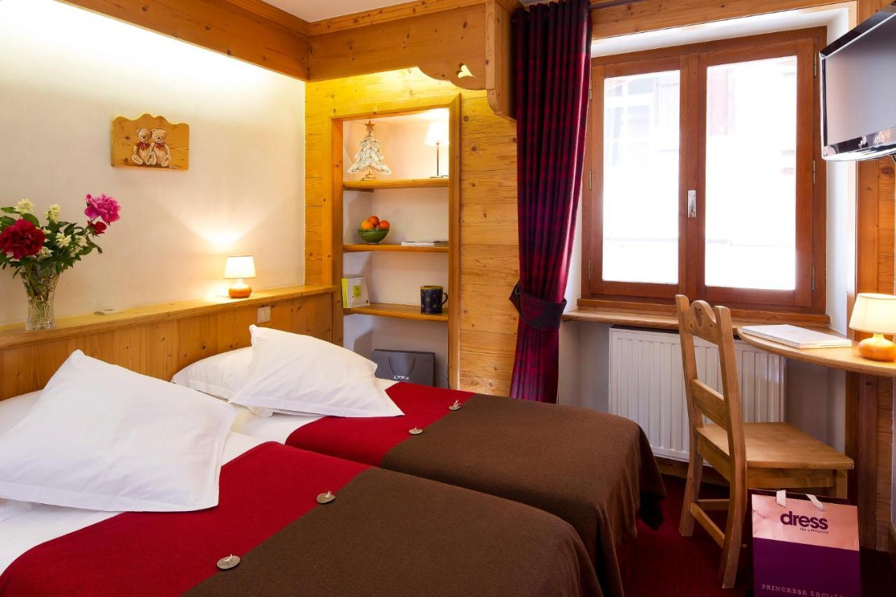 Logis La Croix-Saint-Maurice Hotel Le Grand-Bornand Bagian luar foto