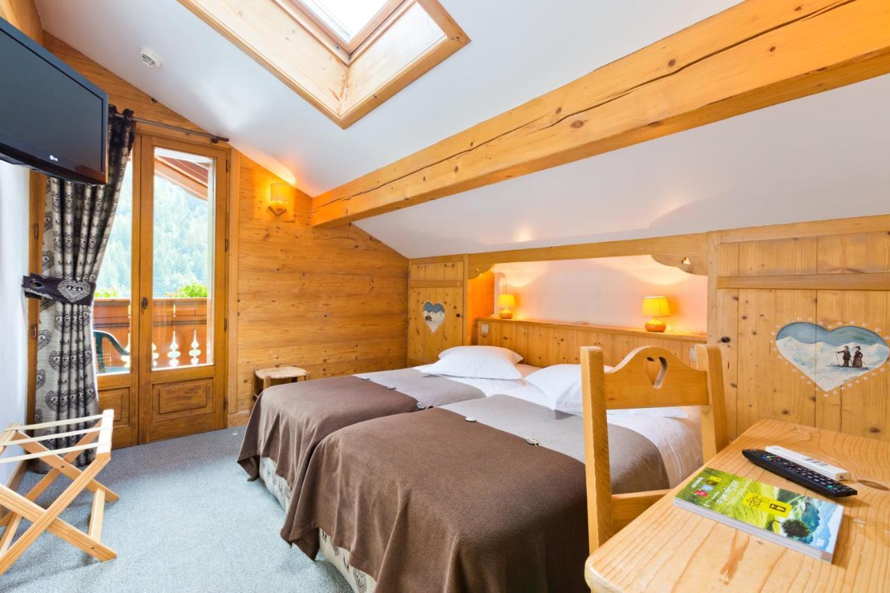 Logis La Croix-Saint-Maurice Hotel Le Grand-Bornand Bagian luar foto