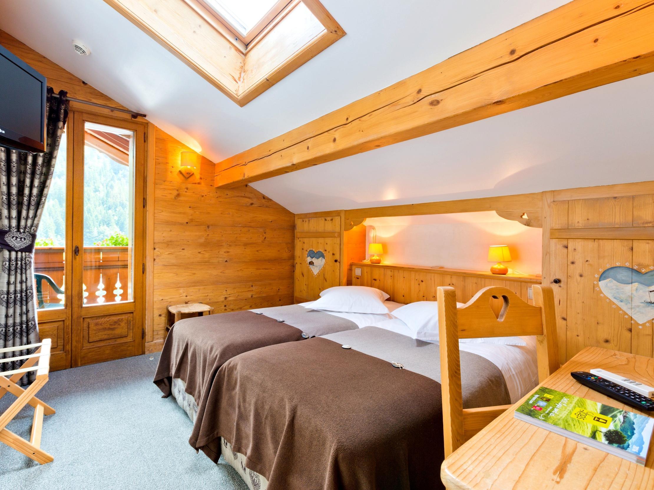 Logis La Croix-Saint-Maurice Hotel Le Grand-Bornand Bagian luar foto