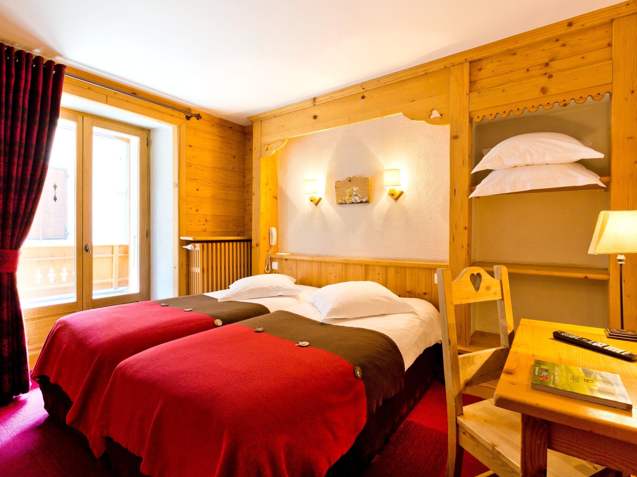 Logis La Croix-Saint-Maurice Hotel Le Grand-Bornand Bagian luar foto