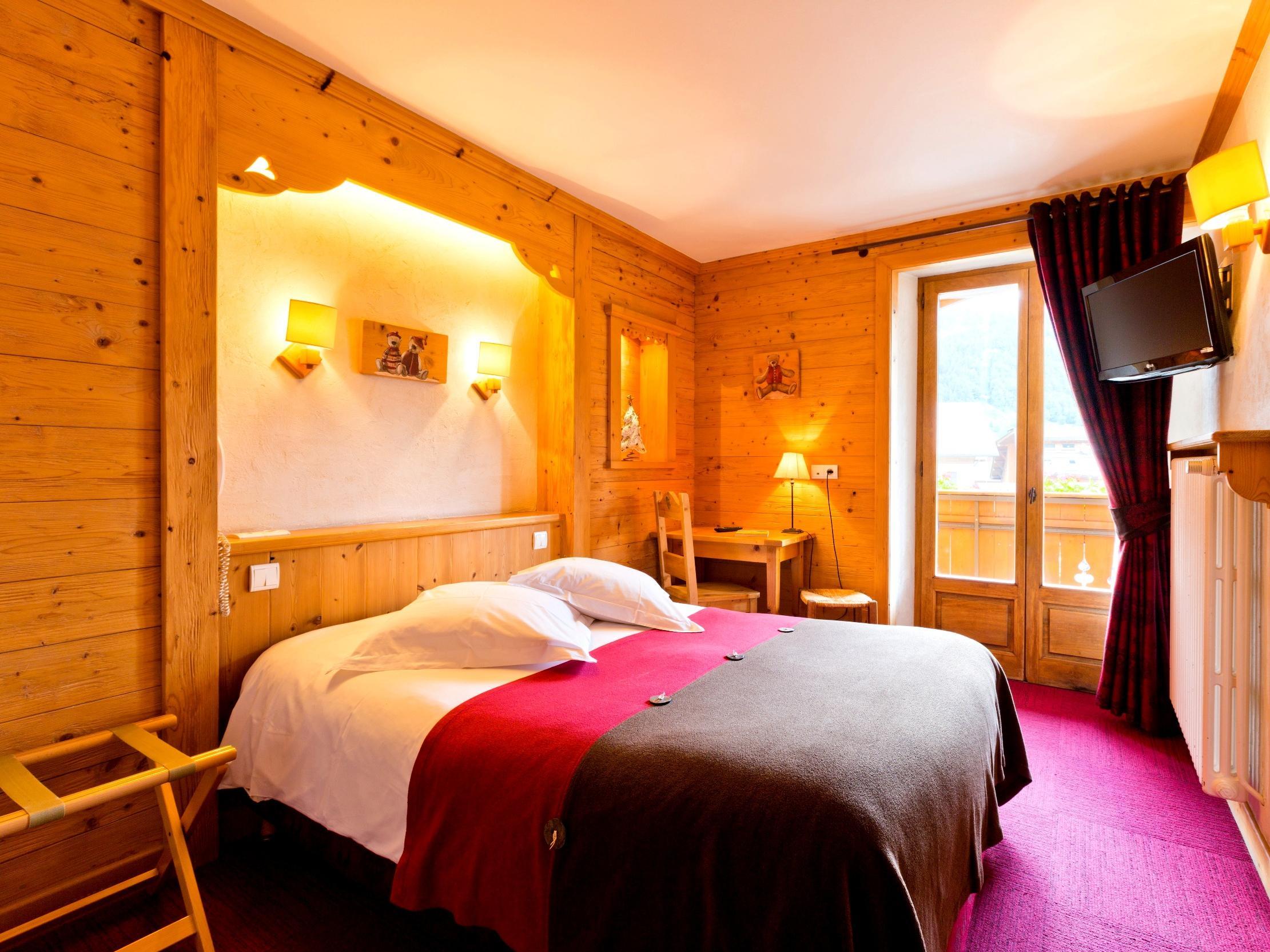 Logis La Croix-Saint-Maurice Hotel Le Grand-Bornand Bagian luar foto