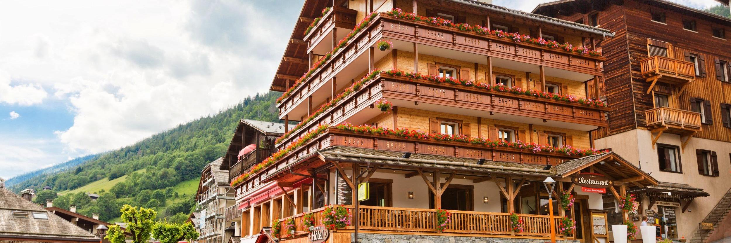 Logis La Croix-Saint-Maurice Hotel Le Grand-Bornand Bagian luar foto