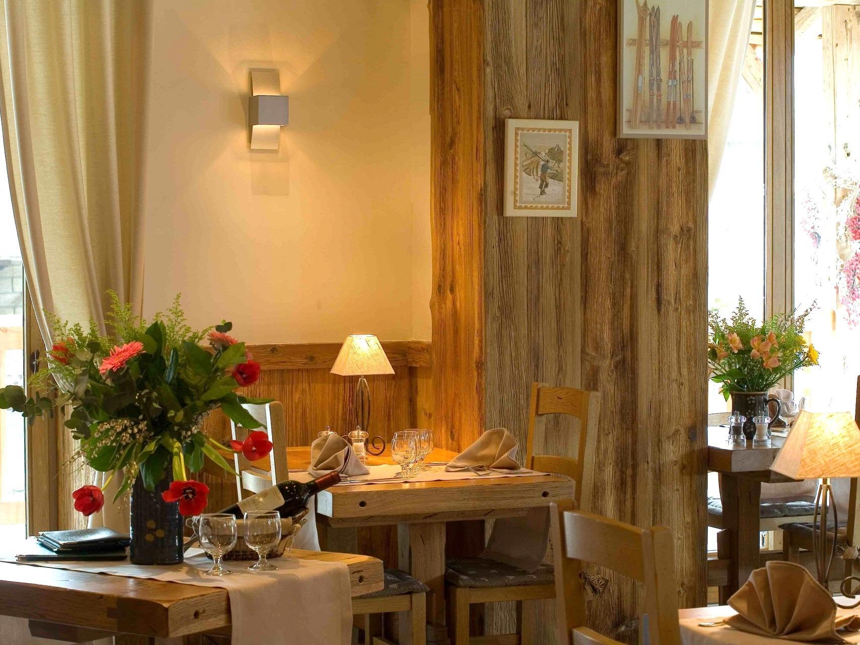 Logis La Croix-Saint-Maurice Hotel Le Grand-Bornand Bagian luar foto