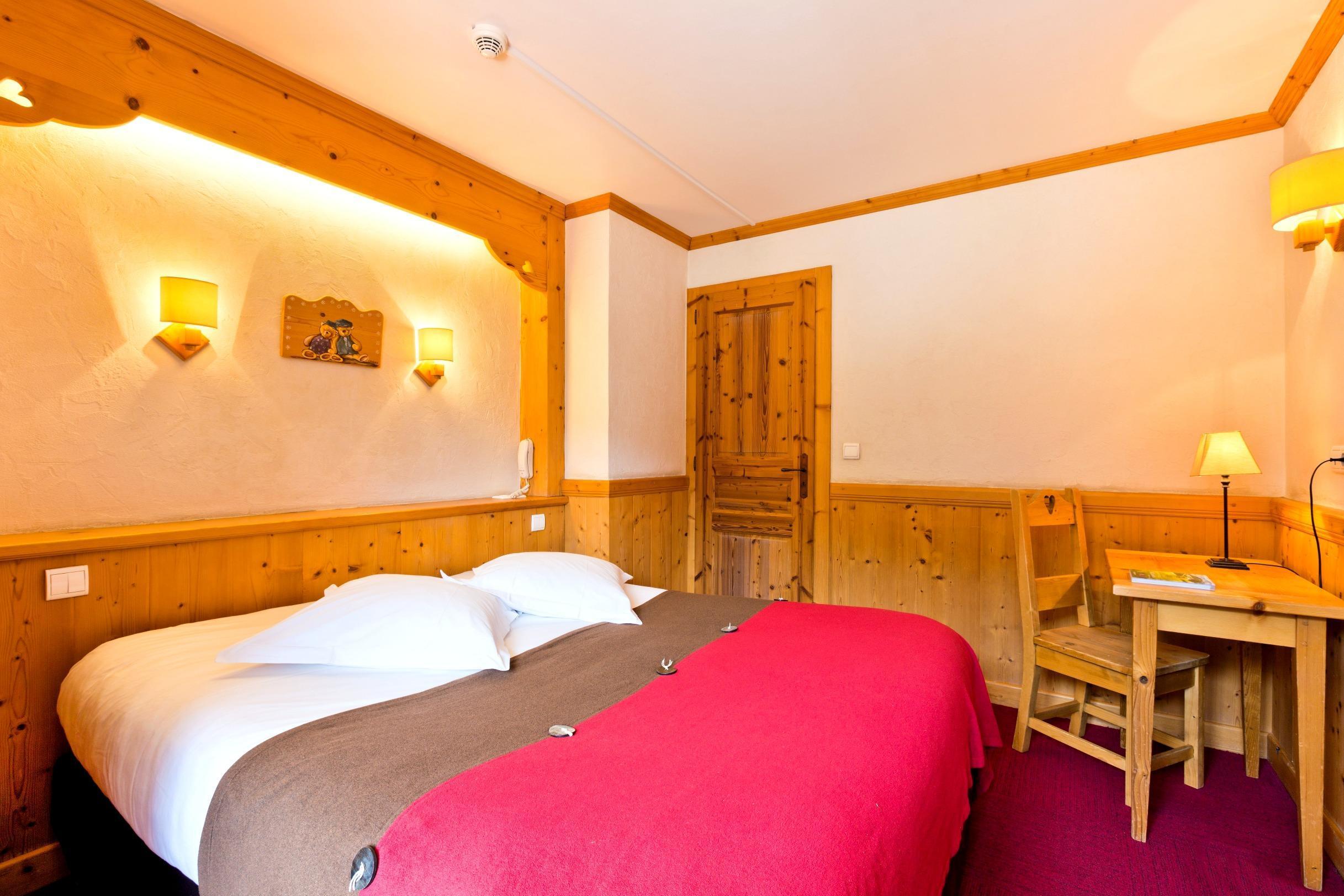 Logis La Croix-Saint-Maurice Hotel Le Grand-Bornand Bagian luar foto