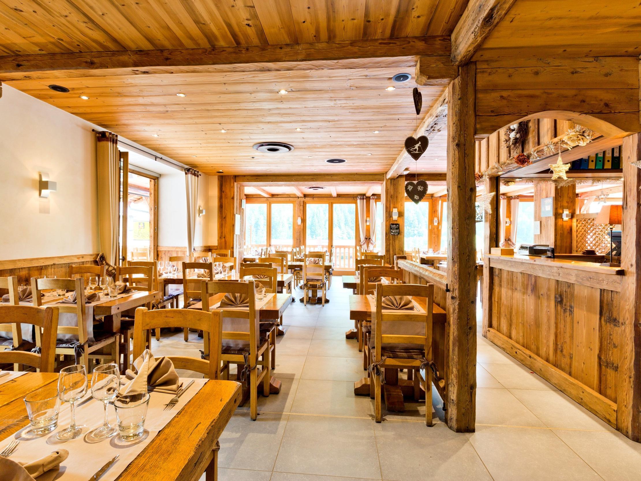 Logis La Croix-Saint-Maurice Hotel Le Grand-Bornand Bagian luar foto