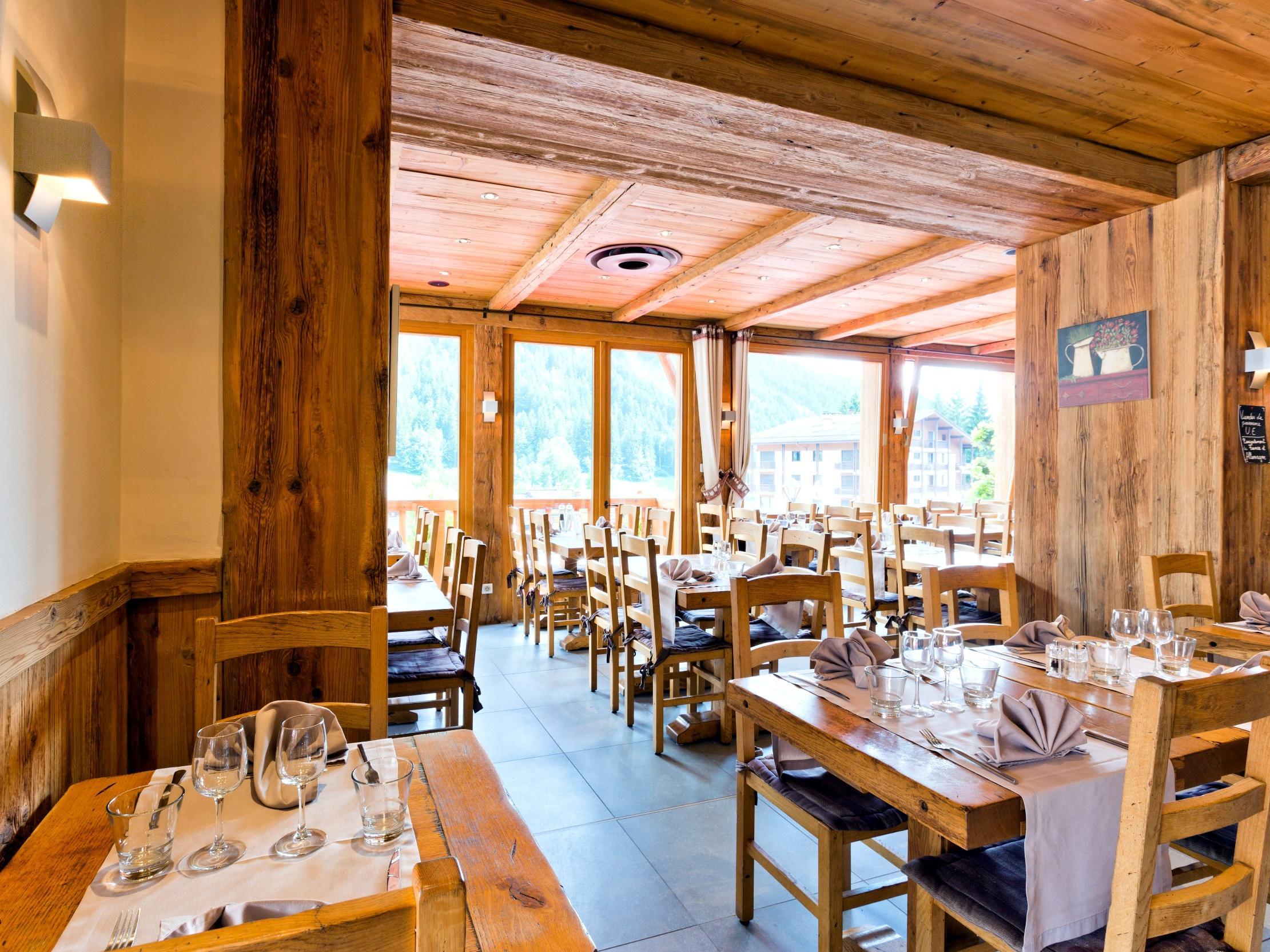 Logis La Croix-Saint-Maurice Hotel Le Grand-Bornand Bagian luar foto
