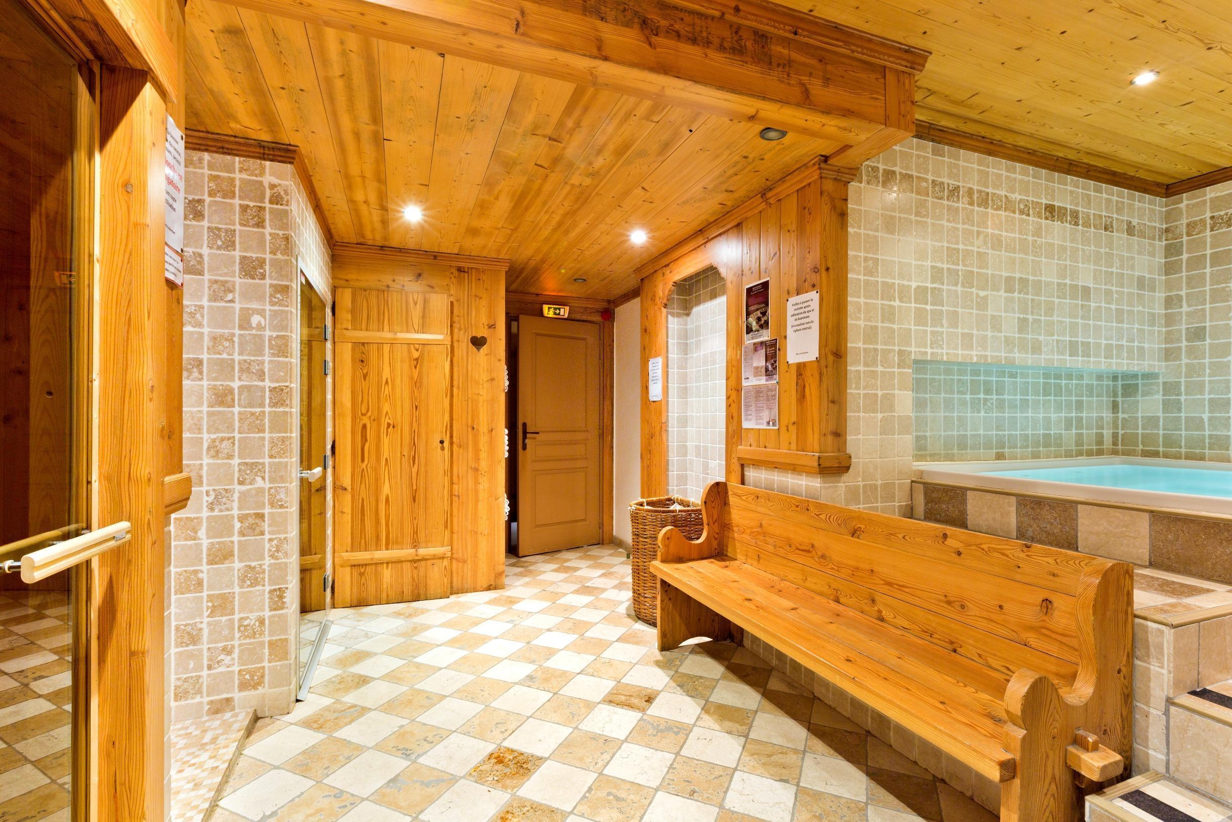 Logis La Croix-Saint-Maurice Hotel Le Grand-Bornand Bagian luar foto