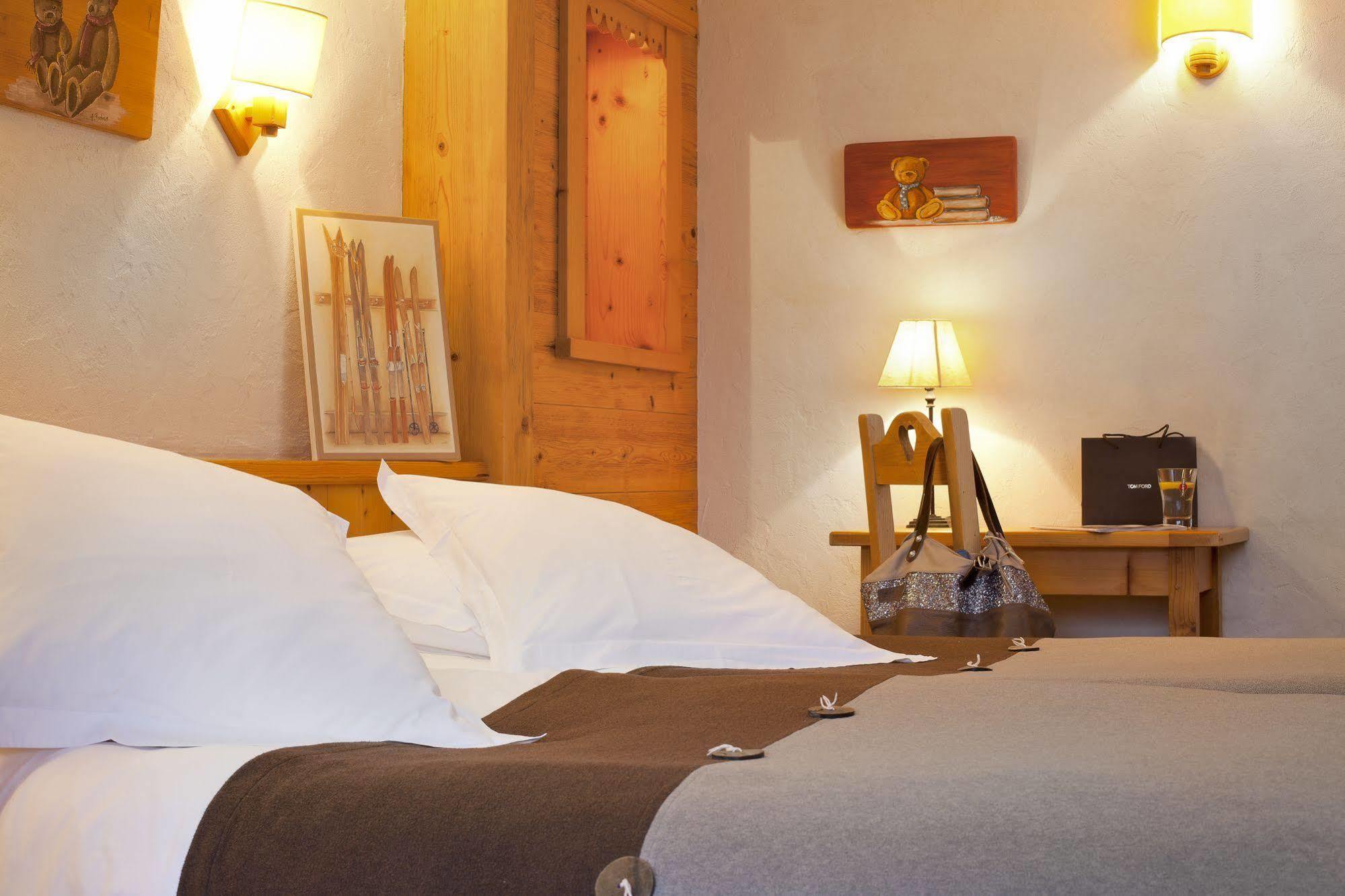 Logis La Croix-Saint-Maurice Hotel Le Grand-Bornand Bagian luar foto