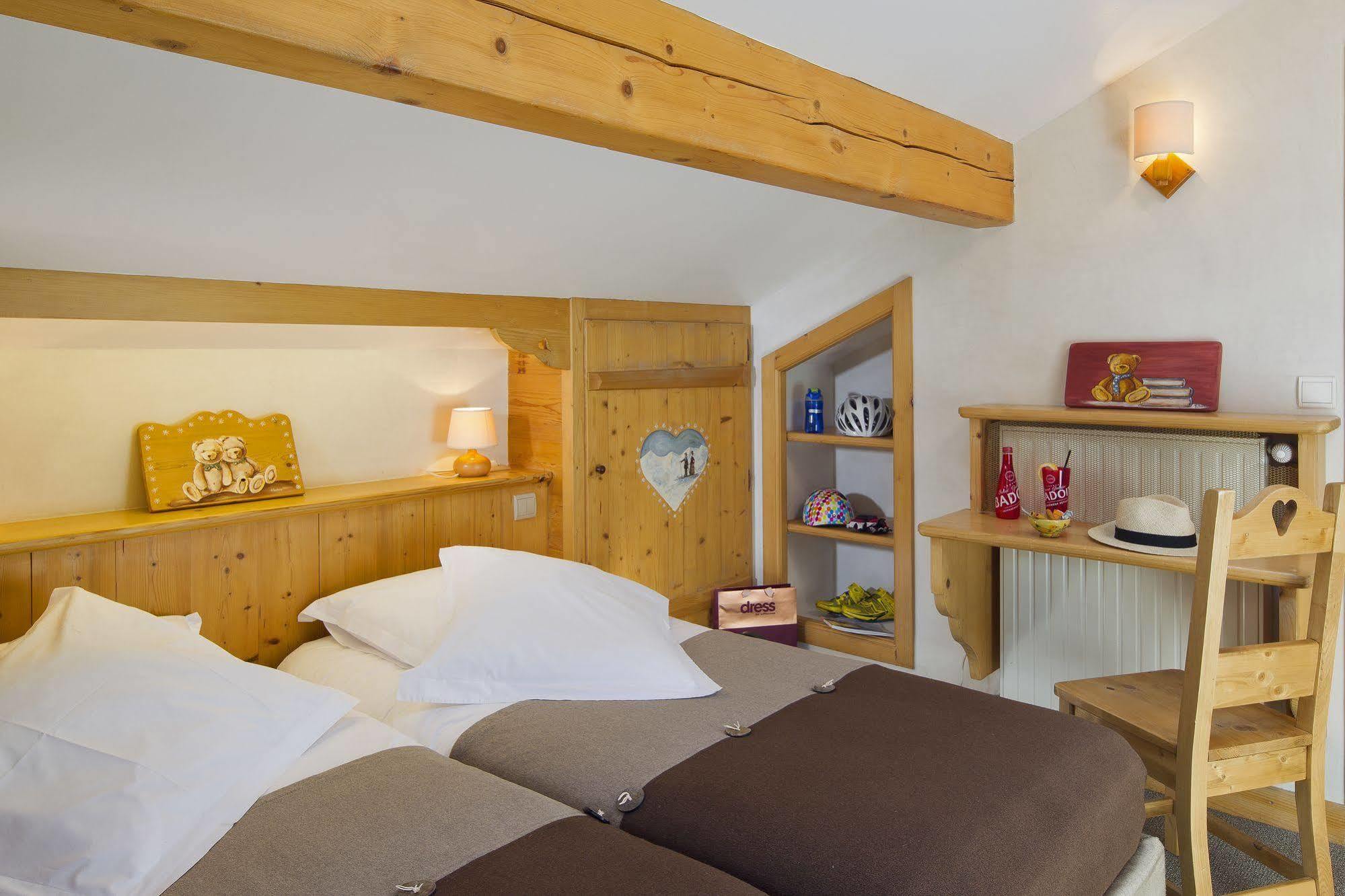 Logis La Croix-Saint-Maurice Hotel Le Grand-Bornand Bagian luar foto