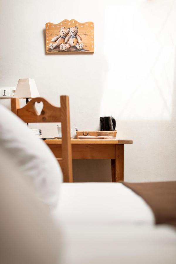 Logis La Croix-Saint-Maurice Hotel Le Grand-Bornand Bagian luar foto